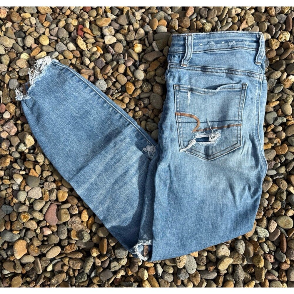 Womens American Eagle Light Wash Distressed Jeans - Size 2 Regular
